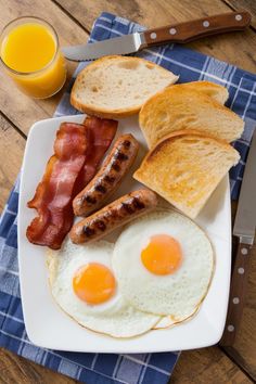 Make your mornings stress-free with these top supermarket picks for a hearty country breakfast! 🍞 From crispy bacon to fluffy eggs, find everything you need for a delicious, homestyle meal. #CountryBreakfast #SupermarketFinds Supermarket Products, Country Breakfast, Fluffy Eggs, Fluffy Pancakes, Crispy Bacon