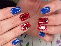 Uñas Spiderman Nails Medium, Short Acrylic Spider-man Nails, Spider Man Nails Short Square, Spider Man Themed Nails, Short Acrylic Nails Spiderman, Spiderman Nails Acrylic Short, Spiderman Manicure, Spider Man Short Nails, Short Spiderman Nails