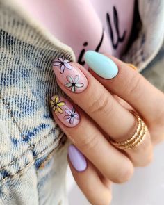 Spring Nail Art Pastel, Trending Spring Nails, Pastel Spring Nails, New Summer Nails, April Nails Ideas, Quick Nail Designs, Nails Design Spring, Spring Flower Nails, Manicure Shellac