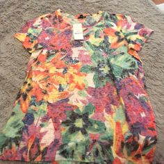 New With Tags, Floral Print, 55% Cotton 45% Polyester Cotton Tops With Vibrant Print, Vibrant Red Short Sleeve Top, Vibrant Cotton Floral Print Top, Vibrant Floral Print Cotton Tops, Vibrant Red V-neck Top, Vibrant Graphic Print Tops For Spring, Vibrant Cotton Tops For Spring, Embellishments, Floral Print