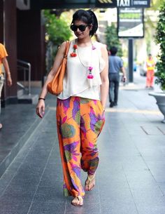 Moda Hippie, Salwar Kamiz, Outfit Trends, Indian Attire, India Fashion, Indian Designer Wear, Churidar, Short Shirts, Bangkok Thailand