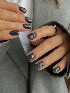 Real Nail Gel Manicure, Off Black Nails, Best January Nail Colors 2023, Simple Short Dip Nails, Short Winternails, Moody Nail Colors, Super Short Gel Nails Simple, Winter Nails 2023 Trends Dip, January Nail Colors Dip