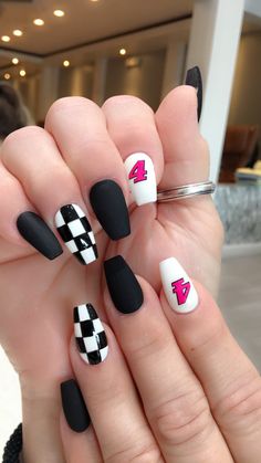 Nail Designs Race Car, Racing Flag Nails, Race Car Theme Acrylic Nails, Dirtbike Nail Designs, Racecar Nails Acrylic, Daytona 500 Nails, Nails Racing Design, Checker Flag Nails, Racing Theme Nails