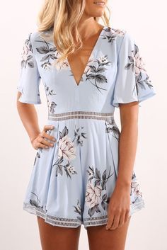 Let You Know Playsuit Blue Áo Blu, Mode Shoes, Play Suit, Outfit Chic, Trivia Questions, Outfit Trends, Floral Outfit, Brunch Outfit