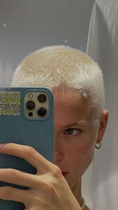 Bleach Shaved Head, Platinum Buzzcut Women, Platinum Blonde Buzzcut, Black Buzzcut, Blonde Shaved Head, Bleached Buzzcut Women, Buzz Cut Girl, Bald Aesthetic, Girls Buzzcut