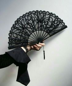 Chara Design, Antique Fans, Yennefer Of Vengerberg, Vintage Fans, Hand Held Fan, Chatelaine, Christmas 2020, Gothic Lolita, Hand Fan