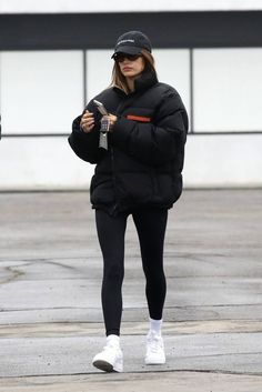 Winter Workout Outfits For Women, Hailey Outfits, Hailey Baldwin Outfits, Outfits 20s, Hailey Style, Loungewear Aesthetic, Workout Outfits Winter, Hailey Baldwin Style