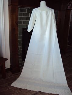 "Beautiful White Modest Linen And Venetian Lace Bridal Gown Size XS- S Excellent Vintage Condition, No Rips Or Tears, A Few Light Stains On The Bottom Inside Lining Of Train Fully Lined Empire Waist Dress Elbow Length Sleeves Rounded Boat Neckline Back Metal White Zipper (Zips Fine Too Small For My Dress Form) 6\" X 1.75\" White Bow Attached In Back Several Rows Of 3-5\" Venetian Lace Lace Is Slightly Differnt Shade Of White Very Fitted Bodice With Darts And Venetian Lace Around Empire Waist A L Victorian White Dress, Lace Train Wedding Dress, Wedding Dress Edwardian, Wedding Dress Victorian, White Victorian Dress, Edwardian Wedding Dress, Venetian Lace, Victorian Wedding Dress, Edwardian Wedding