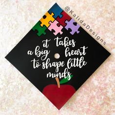 a black graduation cap with puzzle pieces on it that says, at takes heart to shape little minds