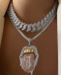 VVS Jewelry $$$ Collier pendentif lèvre micropavé