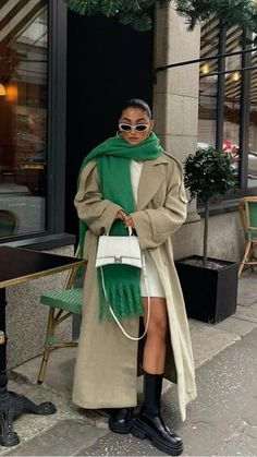 Oktoberfest Outfit, Looks Pinterest, Trench Coat Outfit, Neue Outfits, Green Scarf, Paris Outfits, Looks Street Style, Coat Outfits, Looks Chic