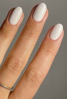 Sharing over 25 of my favorite classic white nail ideas. From simple, to french tip, to glazed white nails and more. Oval White French Tip Nails, Oval Nails Fall, White Oval Nails, White French Tip Nails, White Nail Ideas, Natural Nail Shapes, Birthday Nail Designs, Nails Fall Nails, White French Tip