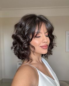 Wavy For Short Hair, Medium Short Hairstyle Women Wavy Hair, Curl Hair Ideas For Short Hair, Wavy Hair Haircut Short, Short Hair With Curtain Bangs Curly, Cute Wavy Bob, Wavy Hair With Bangs Short, Short Curly Formal Hair, Short Hair Formal Styles Bob