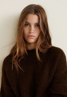 Pull Grosse Maille, Light Auburn Hair, Undone Hair, Wedding Hair Colors, Dark Blonde Hair Color, Bronze Hair, Honey Hair, Knitting Women Sweater, Light Brown Hair