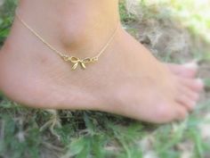 "Gold Bow Anklet. ►Material: 14k gold filled / sterling silver 925 ►Bow size: Approx 1\" ► Nickel Free ✔ ► Tarnish Resistant ✔ ► No Allergic reaction ✔ ► 30 days return policy ✔ ► Accept replacements and custom orders ✔ ► I ship all items in a jewelry gift box ✔ ► Greeting card - upon request ✔ Shipping information : ► Tracking number ✔ ► Expedited / Express shipping - additional payment ooooooooooo ► My Shop: https://www.etsy.com/shop/MoonliDesigns ooooooooooo Please visit my other Etsy shops f Guitar String Bracelet, Anklet Gold, Spring Bracelet, Gold Bracelet Set, Bow Bracelet, Gold Anklet, Natural Gemstone Ring, Making Hair Bows, Gold Ribbon