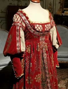 Historical Italian Fashion, Historical Medieval Dress, 1500s Italian Fashion, 1600s German Fashion, Italian Medieval Dress, 1380s Fashion, 1490s Italian Fashion, Victorian Formal Dress, Medieval Italian Clothing