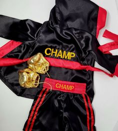 Do you have a little fighter at home? This Personalized Boxing set with shorts, robe and wearable baby gloves is perfect for a 1st birthday photoshoot or even an idea for kids photoshoot. We offer them in any color, size and personalization. Come check our 40% off Black Friday sale. Baby Boxing Photoshoot, Baby Necessities, Baby Box