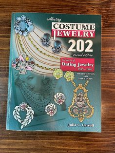 Collecting costume jewelry 202 paperback book, the basics of dating jewelry 1935-1980, indetification and value guide by Julia C. Carroll. This reference book will help to identify and value your costume jewelry. It is one in a series by Collector Books. It is pre-owned but in very good condition 496 pages. Dimensions in centimetres: 27.5 x 21.5 x 2.5. It weighs 1589 grams ( 1 kilogram and 589 grams) before packing. It will be packed carefully and shipped to you via Canada Post. Please look clos Jewelry Book, Book Costumes, Cheeky Gifts, Jewelry Making Business, Star Costume, Rare Jewelry, Jewelry Education, Reference Books, Rhinestone Jewelry