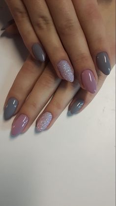 Style Me: Almond-shaped nails are super handy and you can have them as long or as short as you like because they always look natural.    Nägel Ombre Nail Design, Short Almond Shaped Nails, Almond Shaped Nails Designs, Grey Nails, Pink Gel Nails, Almond Shape Nails, Almond Nails Designs, Almond Nail, Super Nails