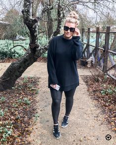 all black. Black Leggings Outfit Spring, Black Leggings Outfit, Sassy Outfit, Shirt Casual Style, Leggings Outfit, Wardrobe Tips, Outfits Chic, Nice Style, Hoodie Outfit