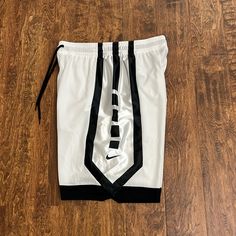 Nike Basketball Shorts Size L 100% Polyester New With Tags New To Poshmark. Use Code Psadovsky Or Pbsadovsky To Get $10 Off Your First Purchase!!! Nike Athletes, Grey Nike Shorts, Nike Basketball Shorts, Football Pants, Sneakers Nike Air Max, Tennis Shorts, Black Athletic Shorts, Soccer Shorts, Nike Dri Fit Shorts