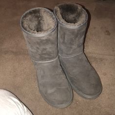 Grey Uggs Size 8 - Like New Grey Uggs, Grey Ugg, Shoes Grey, Womens Uggs, Ugg Shoes, Ugg Boots, Like New, Women Shoes, Boots