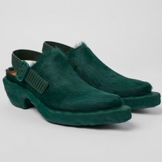 Introducing The Camper Lab Mules, A Stylish And Comfortable Pair Of Shoes Perfect For The Fashion-Forward Man. Made With High-Quality Calf Hair Upper Material And Lined With Soft Leather, These Mules Are Sure To Keep Your Feet Cozy All Day Long. The Green Color Adds A Pop Of Color To Any Outfit, Making Them A Versatile Addition To Your Shoe Collection. With A Uk Shoe Size Of 10 And A Us Shoe Size Of 10.5, These Mules Are Designed To Fit Most Men Comfortably. The Camper Lab Model Is A Casual Shoe Western Inspiration, Urban Cowgirl, Ugly Shoes, Camper Shoes, Clog Boots, Men Loafers, Casual Shoe, Outfit Making, Green Shoes