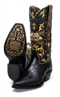 Tony Lama made these boots to celebrate their 100th anniversary and are worth over $50,000 Bedazzled Boots, Custom Cowboy Boots, Tony Lama Boots, Bota Country, Estilo Country, Tony Lama, Mens Cowboy, Mens Cowboy Boots, Harness Boots