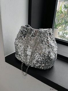 BagForLove - Glamorous Sequin Bucket Bag with Chain Strap - Ideal for Weddings Small Buckets, Silver Bags, Sequin Decor, Word Wrap, Chain Bags, Metal Chain, Chain Styles, Chain Strap, Drawstring Bag