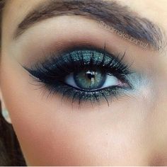 makeup for green eyes Nails Mermaid, Makeup Zombie, Makeup Cantik, Mermaid Nail, Mermaid Nails, Smokey Eyes