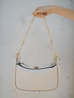 We got you this Coconuty Off White color for the New Season! Ultimate neutral color！ A stylish yet functional crossbody bag that seamlessly converts to a shoulder bag or large clutch. High end Togo leather 2 Leather chains Shoulder strap #1 (cm): 36 Shoulder strap #2 (cm): 110-170 （adjustable） Gold-toned hardware link Chain：60cm Weight: 800g Style with: Marble Chain(cm): 60 cm Shipping & Return Free US shipping on orders over $100.Free International shipping on orders over $250. For more det Facebook Style, Large Clutch, Togo Leather, Off White Color, Leather Chain, Neutral Color, New Season, Link Chain, Neutral Colors