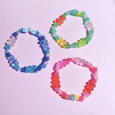 This cute gummy bear bracelets would make the perfect choice as a gift for your loved ones 💖 Bracelet is made using acrylic beads on stretchy cord. Made to order with lots of love by me🫶🏻 ✿Design✿ You will receive exactly same one based on the color scheme you choose.  If you want to personalize, please don't forget to add! - letters only. ✿Size✿ We would say M: 7 - 7.5" is standard.  For your reference, 5'3" 115lb model wears size small:) Gummy Bear Bracelet, Cute Gummy Bear, Bracelet Y2k, Bear Bracelet, Festival Bracelets, Me Design, Bracelet Friendship, Gummy Bear, Bracelet Ideas