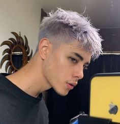 List Of Hairstyles, Hairstyles Magazine, Hairstyles For Teenage Guys, Icon Pp, Men Blonde Hair, Dyed Hair Men, Ear Tattoo Ideas, Androgynous Hair