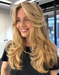 Long Layered Hairstyle with Face-Framing Bangs Blonde Layered Hair, Dirty Blonde Hair, Long Layered Haircuts, Long Hair With Bangs, Long Blonde