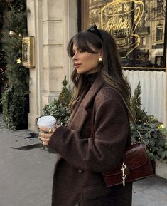 Paris Autumn Outfit, Medium Aesthetic, Cute Winter Fits, Bangs Inspo, Emelie Lindmark, Coffee Date Outfit, Polished Outfits, Paris Autumn