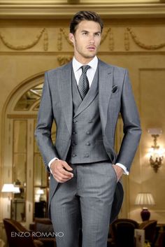 Vía Enzo Romano Groomsmen Attire Grey, Groom Suit Grey, Morning Suits, Suits Men Business, Bespoke Suit, Suits Men, Clothes Men, Elegante Casual, Lakme Fashion Week