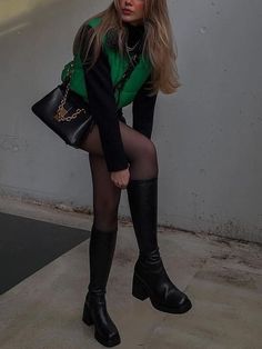 black outfit with green puffer vest St Pattys Outfit, St Patricks Outfit, Sant Patrick, Green Outfits For Women, St Pattys Day Outfit, Outfit Bar, Cold Outfit, Outfit Ideas 2024, Outfits Nyc