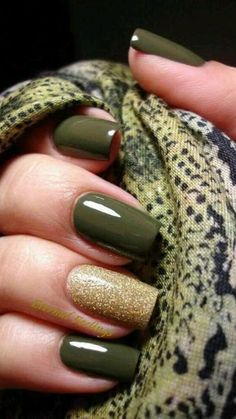 Winter Nails Green, Olive Nails, Fall Gel Nails, Nails Green, Dipped Nails, Fancy Nails, Chic Nails, Short Acrylic Nails, Gorgeous Nails