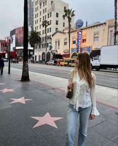 LA, trip in the USA, hollywood, walk of fame Hollywood Picture Ideas, Hollywood Sign Poses, California Poses, Walk Of Fame Pictures Ideas, La Instagram Pictures, La Photo Ideas, Walk Of Fame Aesthetic, La Picture Ideas, Los Angeles Photo Ideas