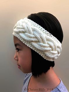 Ravelry: Milky White Cables Headband pattern by Christy Hills Ear Warmer Knitting Pattern, Cable Headband, Bandeau Au Crochet, Headband Ear Warmer, Knit Headband Pattern, Yarn Gifts, Aran Weight Yarn, Knitted Headband, Quick Knits