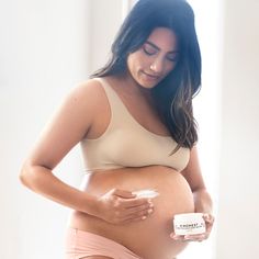 These made-for-mama faves will keep her #mombod (self)cared for during your pregnancy + beyond The Honest Company, Mom Bod, Skin Care Quiz, Honest Company, Growing Belly, Honest Beauty, Morning Skin Care Routine, Relaxing Bath, Pregnancy Gifts