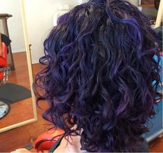 Hair Color For Short Curly Hair Natural Curls, Purple Hair Curly Short, Purple Hair Curly, Cute Hair Dye Ideas For Curly Hair, Colorful Curly Hair, Curly Purple Hair, Shaved Hair Cuts