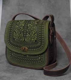 Green Leather Purse, Big Leather Bag, Capacious Bag, Retro Shoulder Bag, Tooled Leather Bag, Mode Hippie, Estilo Hippie, Oak Leaves