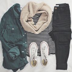 fall outfit Tumblr Outfits, Outfit Trends, Looks Style, Black Skinnies, Chuck Taylor, Teen Fashion