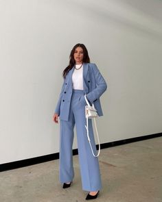 Women Pants Suit, Blue Blazer Outfit, Stile Hijab, Woman Suit Fashion, Stil Elegant, Monday Blues, Classy Work Outfits, Graduation Outfit, Pastry Chef