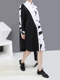 Sku CY-!64478 Material Polyester Style Loose , Long Sleeves Feature Printing , Split-joint Neckline Lapel Occasion Urban , Original Creation Seasons Spring , Autumn Type Midi Dresses Color BLACK WHITE Size FREE SIZE Model's weight: 49kg Model's height: 168cm(66.14inches) Model's bust: 86cm(33.86inches) Model's waist:66cm(25.98inches) Please consult the size chart we provide for this item's measurements to help you decide which size to buy.Please note: There may be 1-3cm differ due to manual measurement. size Bust Waist Shoulder Sleeve Length FREE SIZE 43.31 47.24 17.72 21.26 38.19 Black Patchwork Midi Dress For Spring, Casual Black And White Spring Dress, Casual Black And White Dress For Spring, Spring White Patchwork Midi Dress, Black And White Long Sleeve Dresses, Black Long Sleeve Midi Dress With Patchwork, Black And White Long Sleeve Summer Dress, Black And White Knee-length Midi Dress For Spring, Black Long Sleeve Patchwork Midi Dress