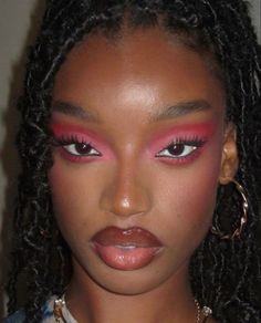 Makeup idea 
Makeup inspo 
Dark skin makeup 
Dark skin model 
Icon 
Makeup artist 
Pink makeup Simple Fun Makeup Ideas, Black Barbie Makeup, Weird Makeup Looks, Flora Makeup, Makeup Therapy, Y2k Photoshoot, Y2k Soft, Office Makeup, Makeup For Black Skin