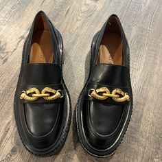 100% Authentic. New Never Been Used. No Flaws. Includes Dust Bag Only.. Tory Burch Shoes, Leather Loafers, Flat Shoes Women, Chain Link, Loafer Flats, Tory Burch, Dust Bag, Loafers, Size 6