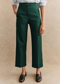 Crop Trousers, Style Parisienne, Trouser Outfit, Look Formal, Chique Outfits, Paris Mode, Green Pants, Work Wardrobe, Cropped Trousers