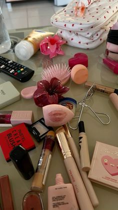 Pink Makeup Products Aesthetic, Makeup Hobby, Pink Makeup Products, Makeup Products Aesthetic, Makeup Collection Goals, Products Aesthetic, Makeup Is Life, Make Up Inspo, Mia 3